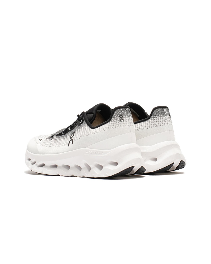 ON Cloud tilt Lifestyle Shoes Male 